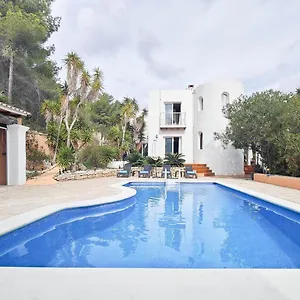 https://villa-mercedes-cala-llonga-ibiza.ibizaislandhotels.net